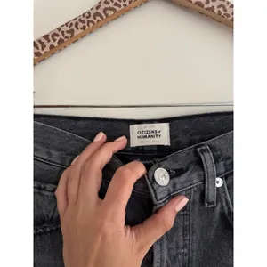 CITIZENS OF HUMANITY Camilla Raw Hem Shorts in Karma Size 24 thumbnail 3