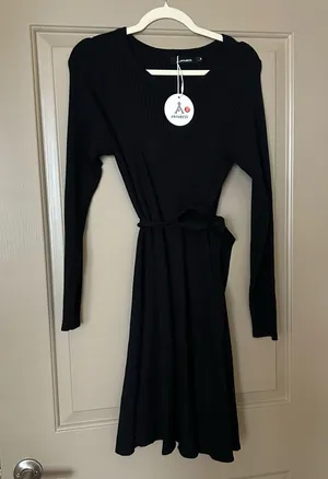 Knit sweater dress with tie thumbnail 1