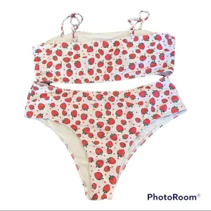 Size 4XL 3 piece strawberry print bikini top bottom coverup EUC thumbnail 3