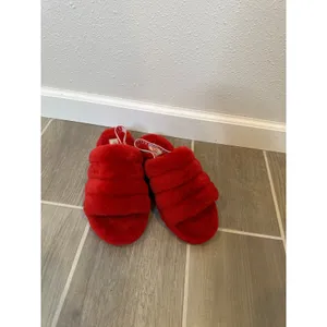 UGG Fluff Yeah Slide Red Sheepskin Logo Slingback Slippers‎ 1095119 Womens 7 thumbnail 2