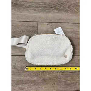 Lululemon Everywhere Belt Bag *Fleece - White and Gold thumbnail 10