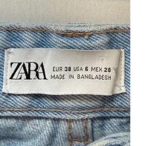 Zara High Rise Wide Leg Jeans Light Wash Blue Raw Hem Size 6 thumbnail 2