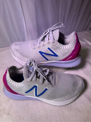 New Balance Women's Light Gray Running Shoe with Purple and Pink Accents thumbnail 3