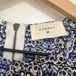EVERLY | Women's Sleeveless Blue‎ White Geometric Print Fit Flare Midi Dress, S thumbnail 5