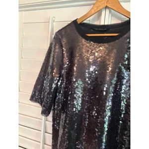 Zara‎ Black/Gray Sequin Top Size Medium thumbnail 4