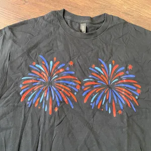 Gildan New unworn Black Heavy Cotton Patriotic Firework T-Shirt L thumbnail 2