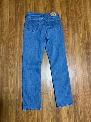 Levi’s Classic Straight Mid Rise Jeans Size 28. Inseam 30in. thumbnail 3