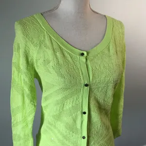 AMERICAN EAGLE | Neon Green Lightweight Button Cardigan Sweater Sz M thumbnail 3