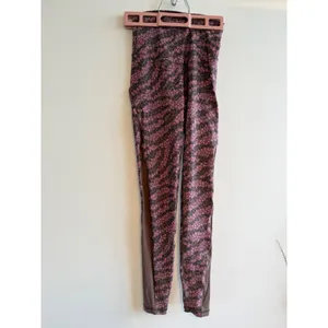 OFFLINE by Aerie Real‎ Me High Rise 7/8 Leggings Pink Brown Leopard Print Small thumbnail 3