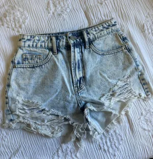 Jean Shorts Size 26 thumbnail 2