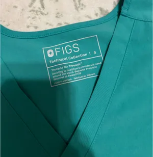 FIGS Scrub Top thumbnail 2