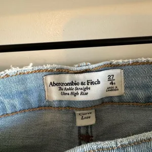 Abercrombie Curve Love Ankle Straight Ultra High Rise Jeans thumbnail 6