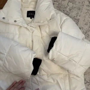 Avec Les Filles x With The Girls Faux Leather Puffer Jacket Size Large White thumbnail 7