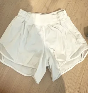 Lululemon Shorts Hotty Hot thumbnail 1