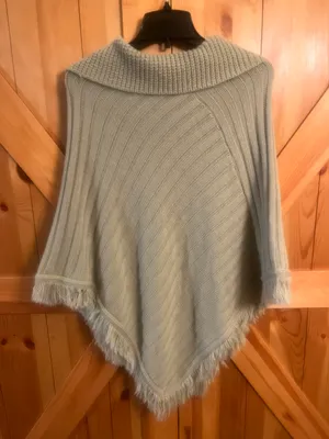 Willow Ridge Poncho-Cape/Shawl Light Green Pull Over One Size 30”Long In Middle thumbnail 2