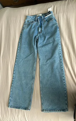Abercrombie 90s Relaxed High-Rise Curve Love 25 Short thumbnail 1