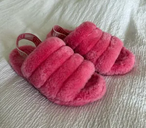 UGG slippers thumbnail 1
