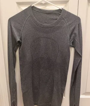 lululemon Swiftly Tech Long-Sleeve Hip Length - Size 4 thumbnail 1