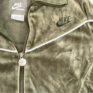 Nike • Vintage Sportswear Track Jacket Womens Small Green Velour Velvet Full Zip thumbnail 8