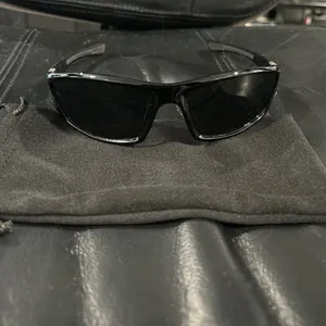 Polarized Unisex Black Frame Sunglasses with Dark Lenses unisex NWOT thumbnail 12