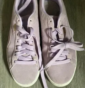Women’s Puma Sneakers thumbnail 1
