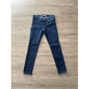 Levi’s 711 Skinny Jeans Womens 28 Dark Wash Mid Rise Stretch Denim Indigo Blue thumbnail 3