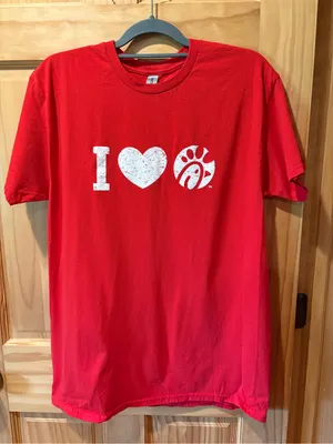 Gildan Red t-shirt features a distressed "I 🤍 Chick-fil-A" graphic unisex size L thumbnail 1