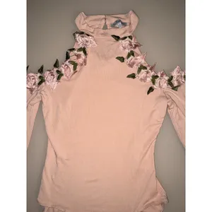 Sz Small '90s Vibe Pink Flower Applique Bodysuit Cold Shoulder thumbnail 2