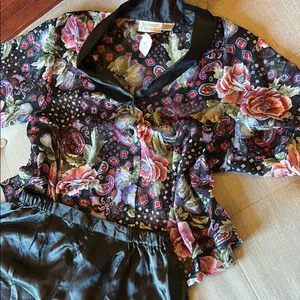NWT Victoria’s Secret Gold Label Deadstock Two Piece Pajama Set Size Medium thumbnail 7