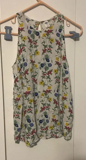 Old Navy Women’s Size Medium Floral Short Sleeve Top thumbnail 1
