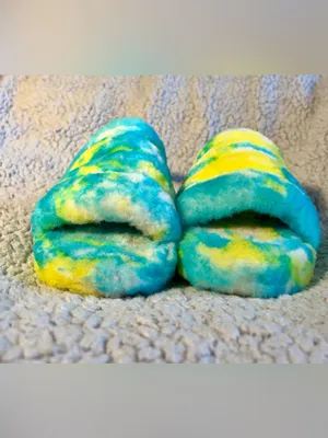UGG Fluff Yeah Slide Tie Dye Blue Yellow Size 6Y (Fits Women’s 8) - EUC. thumbnail 6