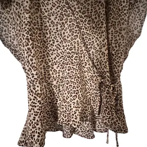 ASTR The Label Leopard Print Wrap Blouse Women Size Large Top thumbnail 9