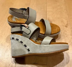 Donald J. Pliner Sportique Kerry wedge platform sandals beige leather sz 8 thumbnail 1
