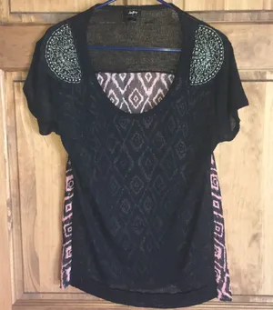 🔵Daytrip Buckle Embellished Black And coral Top! thumbnail 1