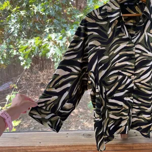 Zara Women's Camo Colored Animal Print Long Sleeve Satin Blouse Size S thumbnail 4