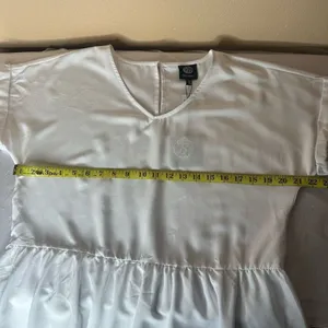 Bobeau Solid V-Neck Ruffle Hem Blouse Size Medium thumbnail 6