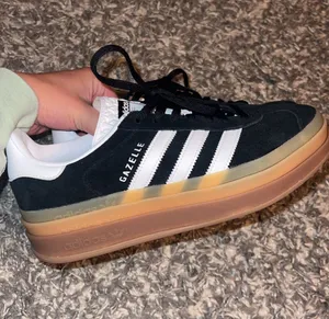 Adidas Gazelle Shoes thumbnail 1