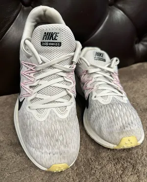Nike Women's Zoom Winflo 5 - White with Pink and Yellow Accents thumbnail 1