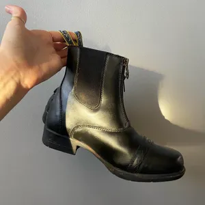 Black leather equestrian ankle boots with gold zippers and short heel 🔥 thumbnail 2