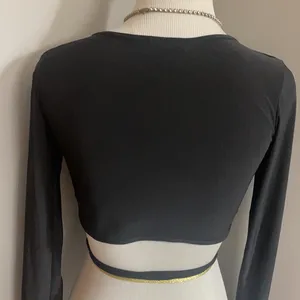 - Boohoo wrap around black crop top thumbnail 3