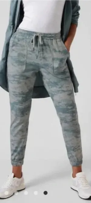 Athleta Farallon Jogger Fog Camo Coast Sweatpants‎ Green Size XL thumbnail 1