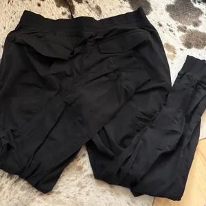 LULULEMON Dance Studio Relaxed-Fit Mid-Rise Cargo Jogger In‎ Black Size Large thumbnail 5