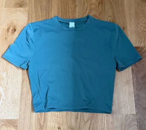 Lululemon T-shirt thumbnail 1