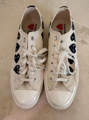 Converse x Comme des Garçons PLAY Chuck 70 Low-Top Sneakers thumbnail 1