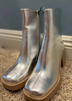 Isnom Silver ankle boots with chunky heels thumbnail 1