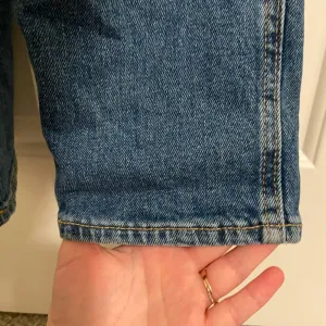EUC | Old‎ Navy women’s ripped distressed medium wash denim overalls — size 2 thumbnail 6