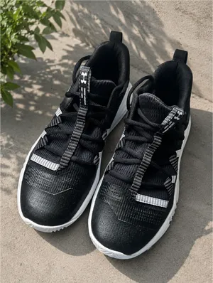 Under Armour Shoes Women’s 8.5 thumbnail 1
