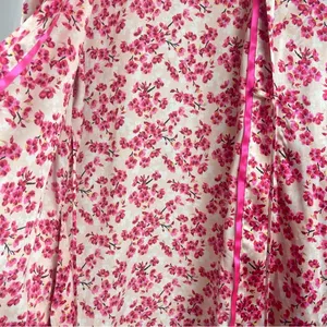 Victoria's Secret Medium Floral Satin Robe Feminine Flowy Pockets thumbnail 4