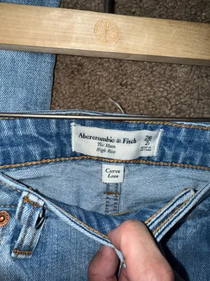 Abercrombie Curve Love High-Rise Jeans thumbnail 7