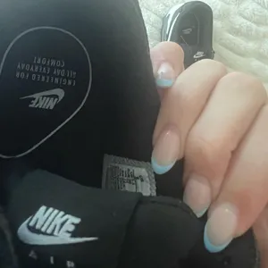 Nike Black and White Comfort Sneakers thumbnail 3